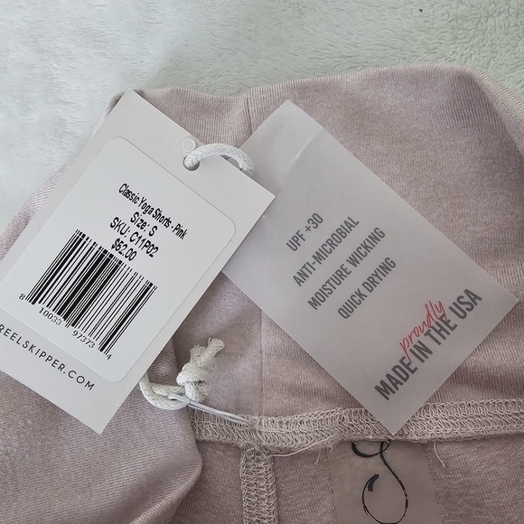 Reel Skipper Pink Classic Yoga Shorts UPF 30 Moisture-Wicking Size Small - Picture 6 of 10